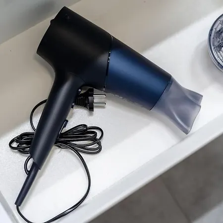 Petite - Feet In Water Hands On The Rock Appartement *