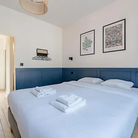 Petite - Feet In Water Hands On The Rock Appartement *