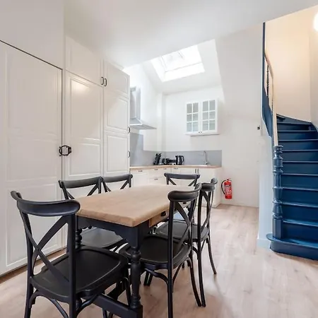 Petite - Feet In Water Hands On The Rock Appartement *