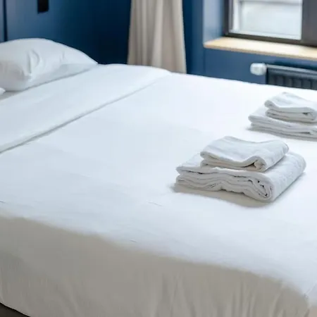 Petite - Feet In Water Hands On The Rock * Dinant