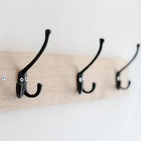 Appartement Petite - Feet In Water Hands On The Rock