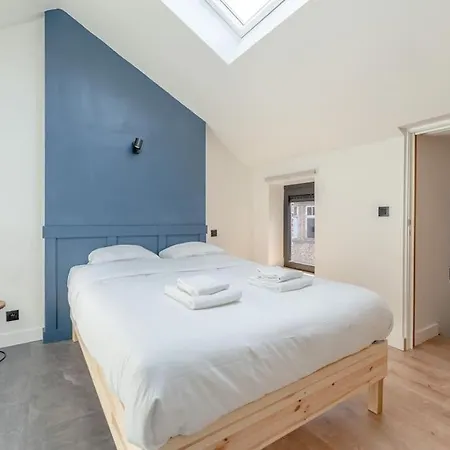 Appartement Petite - Feet In Water Hands On The Rock Dinant