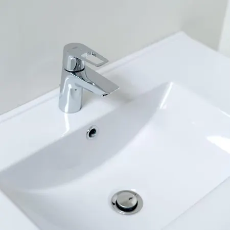 Petite - Feet In Water Hands On The Rock * Dinant