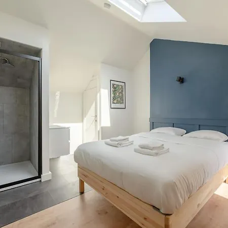 Petite - Feet In Water Hands On The Rock Appartement *