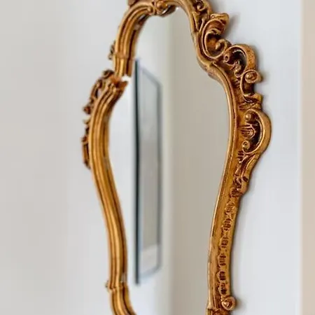 Appartement Petite - Feet In Water Hands On The Rock *