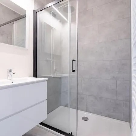 Appartement Petite - Feet In Water Hands On The Rock Dinant