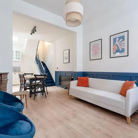 Petite - Feet In Water Hands On The Rock Appartement *