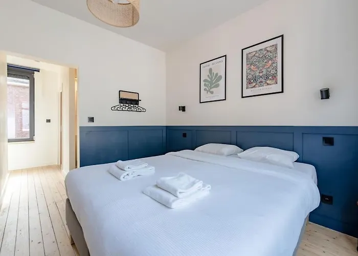 Petite - Feet In Water Hands On The Rock Appartement *