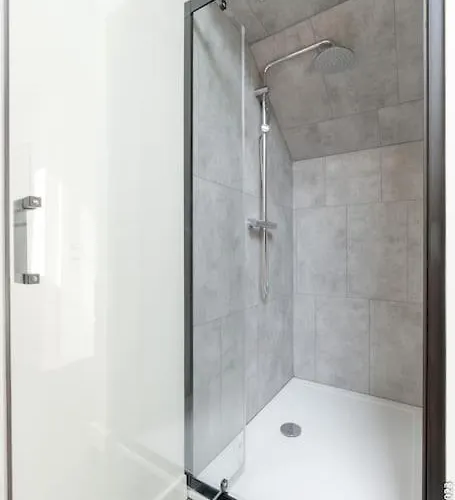 Petite - Feet In Water Hands On The Rock Appartement *