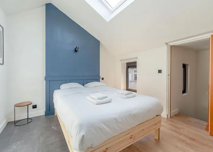 Appartement Petite - Feet In Water Hands On The Rock Dinant