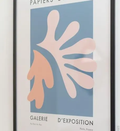 Petite - Feet In Water Hands On The Rock * Dinant